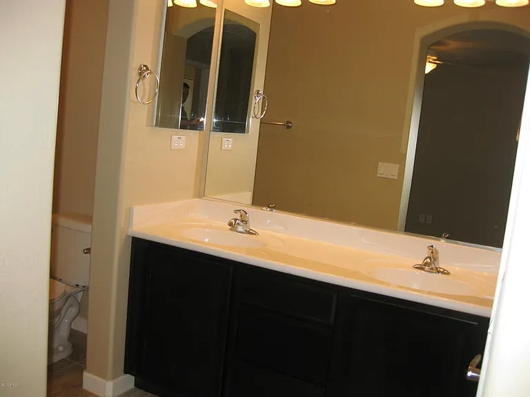 1163 E Cedar St — Photo 12