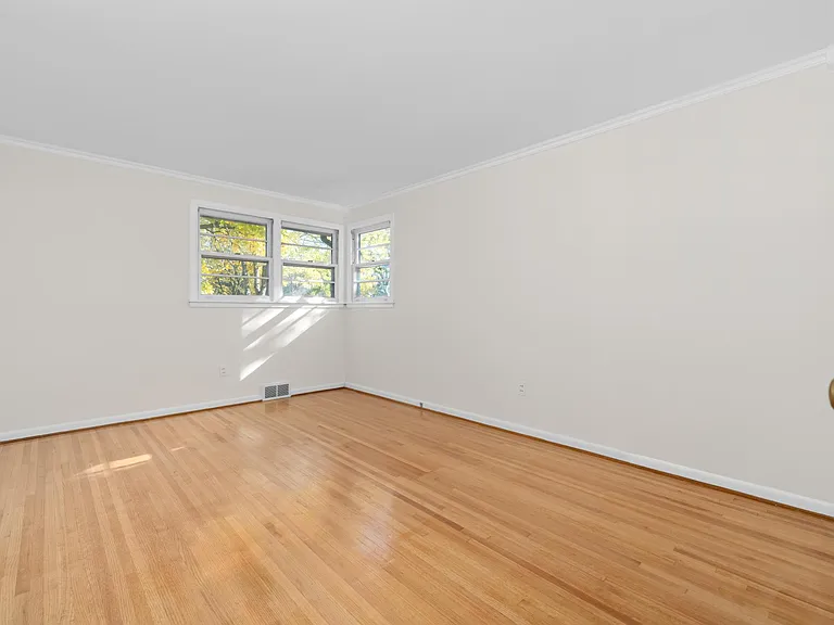 326 Cadman Dr — Photo 13