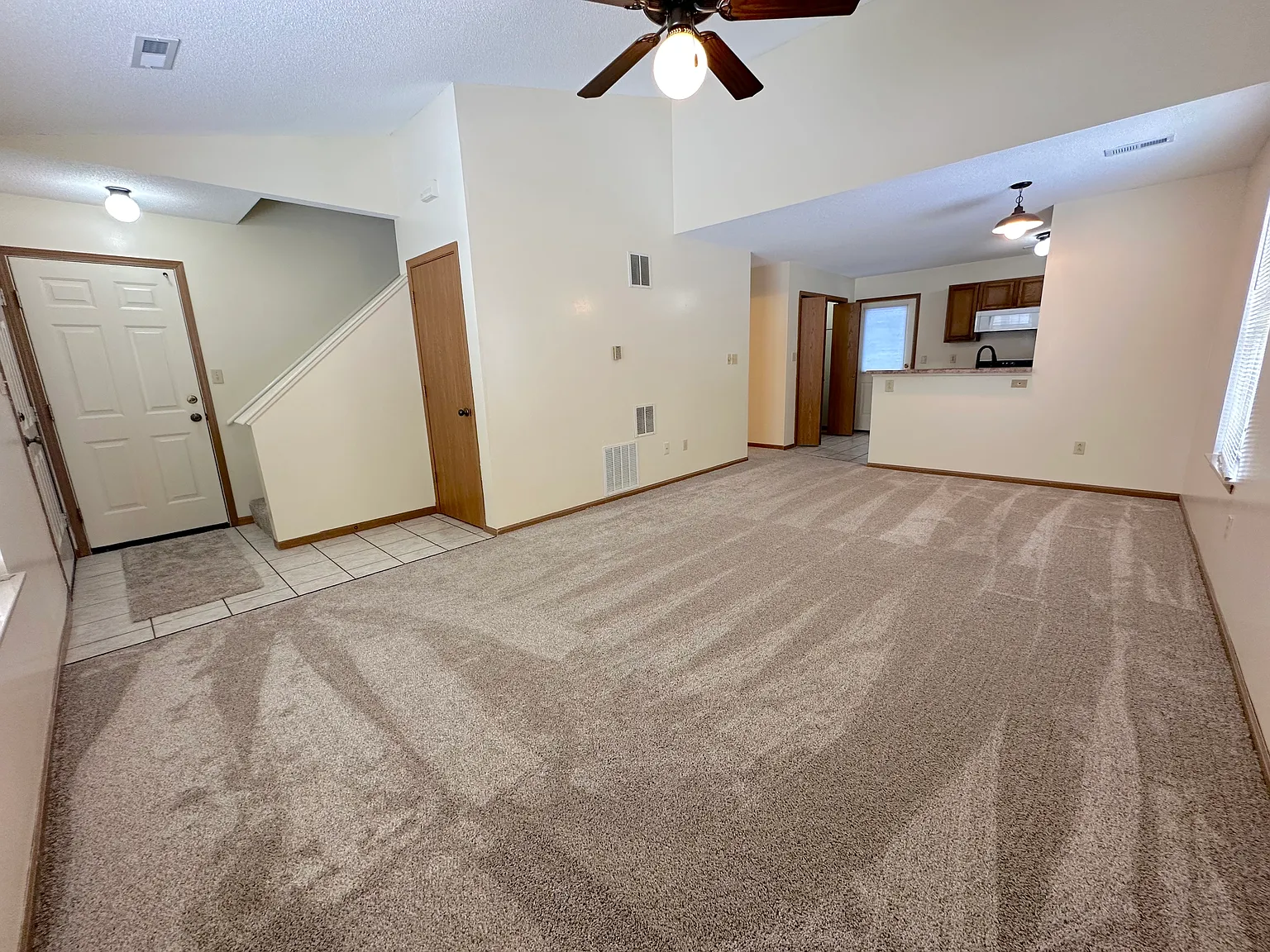 3 bed, 1230 sqft, $1,400 — Photo 2
