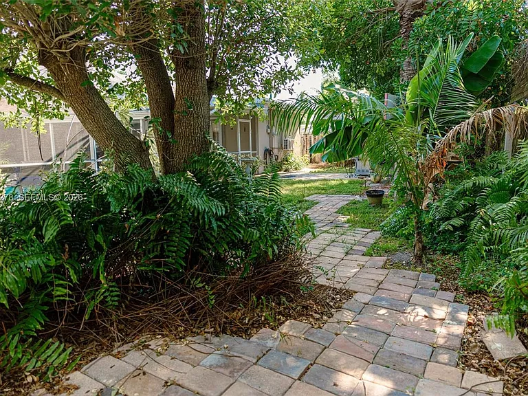 809 SE 14th Dr #809 — Photo 8