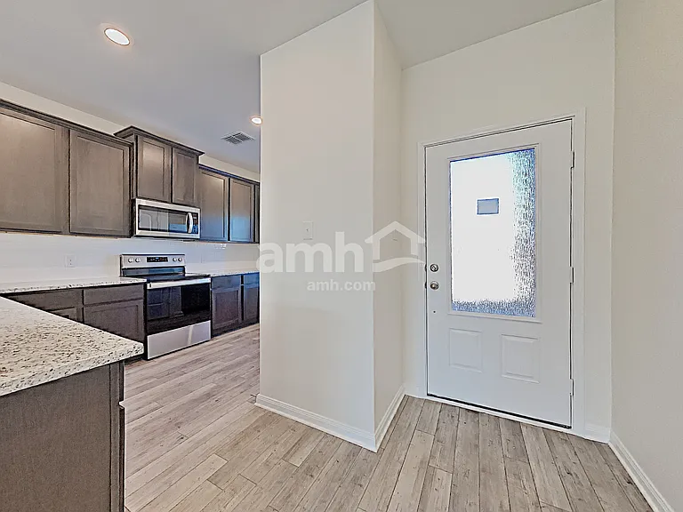 310 Garrett Ct — Photo 5