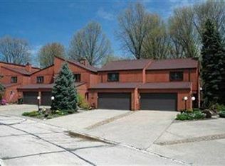 32699 Willowbrook Ln, North Ridgeville, OH 44039