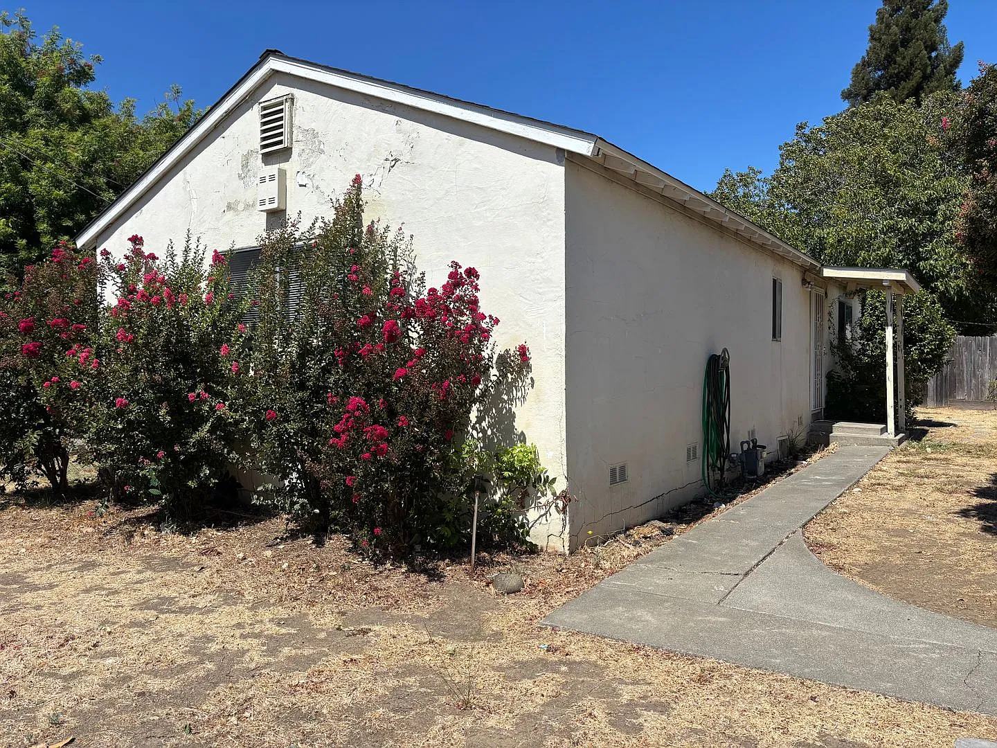 Charming 2BR/1BA in Vacaville Move-In Ready — Photo 1