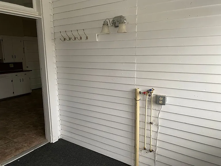 747 E Main St — Photo 21