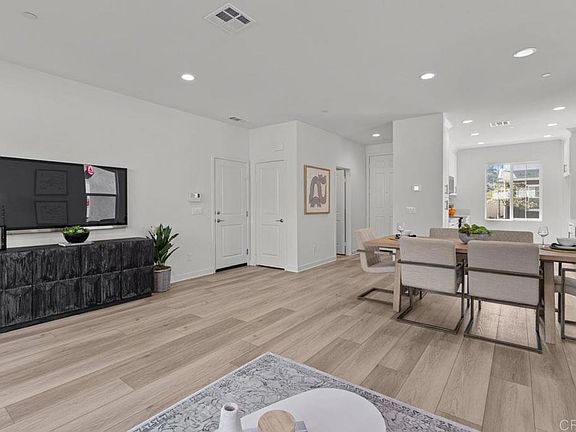 3rd image of 740 Kingbird Loop