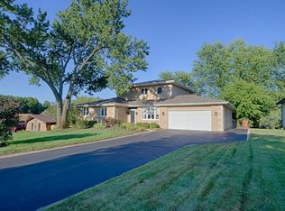 8134 Crestview Dr, Willow Springs, IL 60480