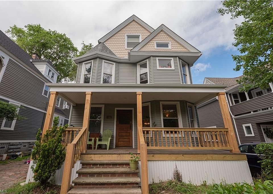 1st image of 1362 W 59th St