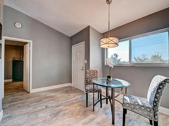 4th image of 210 Beach Park Ln #V70