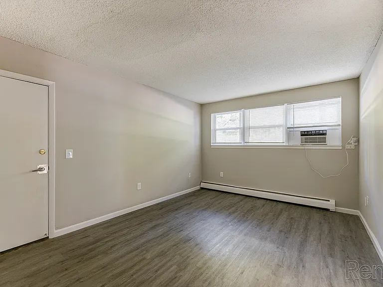 Shoreline Place Apartments — Photo 19