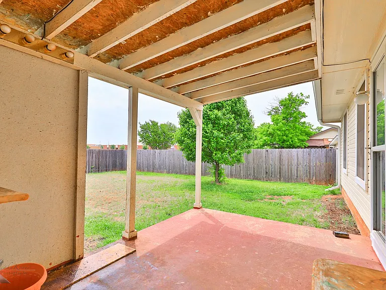 7825 Thompson Pkwy — Photo 33