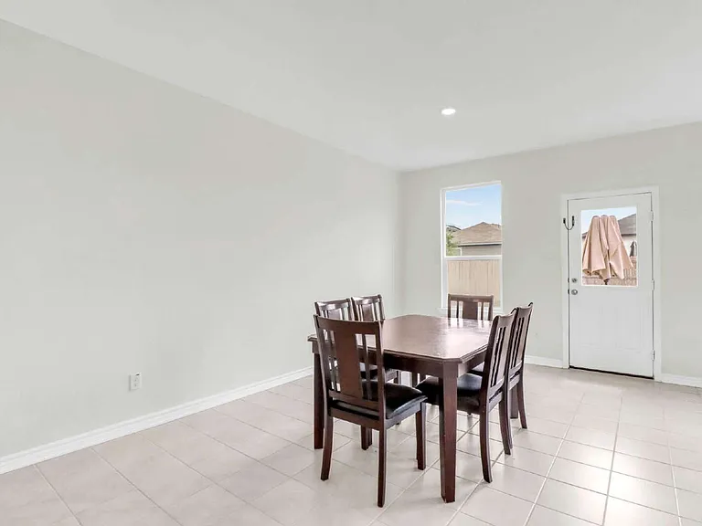 547 Deer Crest Dr — Photo 8