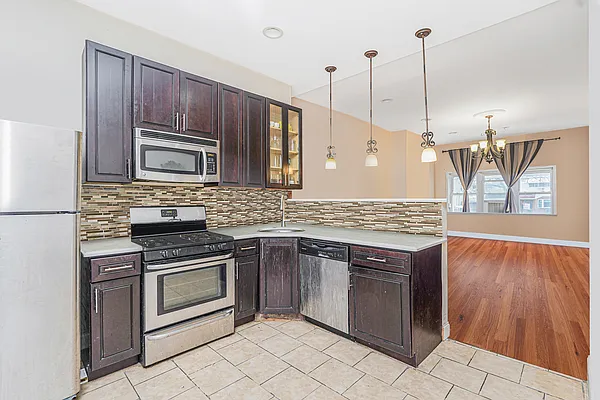 Sold by REMAX Elite | media 15