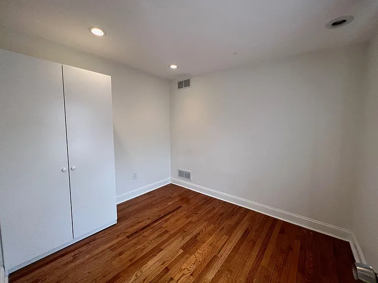 1007 S Chadwick St — Photo 9