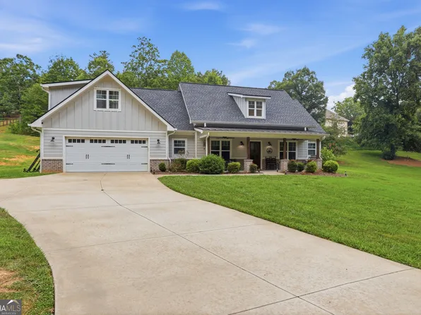 70 Stone Hearth Dr, Cleveland, GA 30528