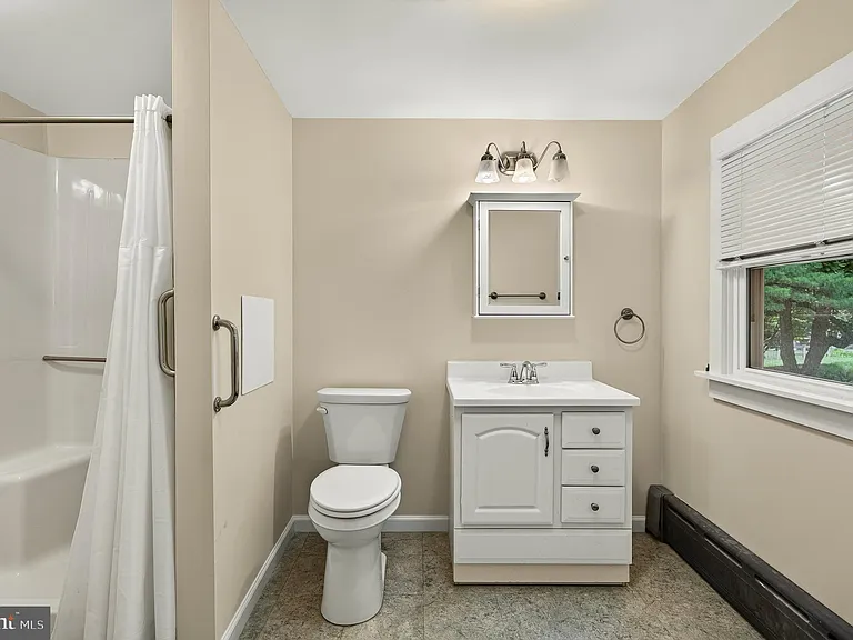 113 S Valley Rd — Photo 34