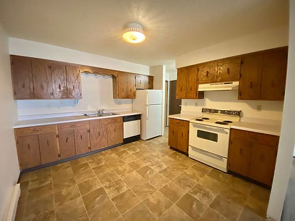 2nd image of 915 32nd Ave S #101