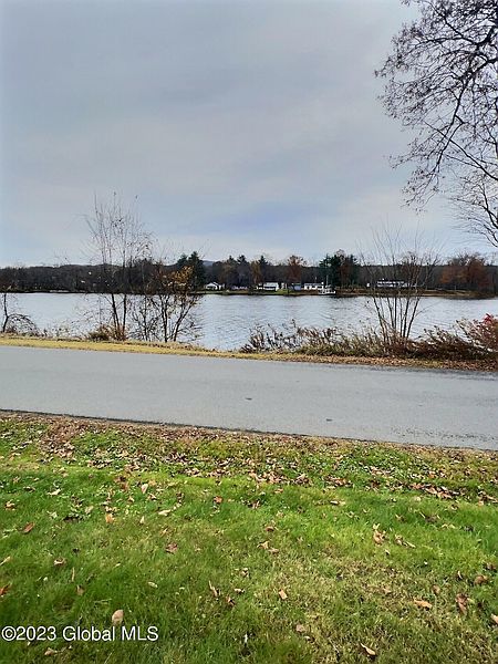 4th image of 185 River Road