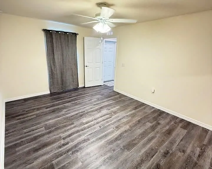 575 Oakshire Ln — Photo 11