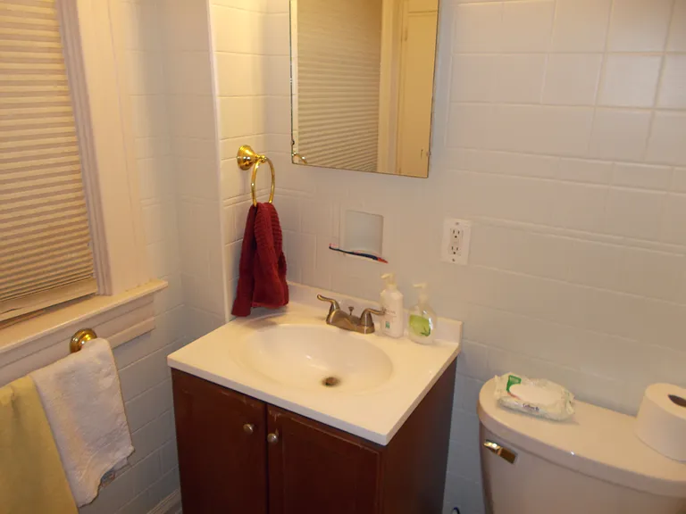 542 Putnam St — Photo 4