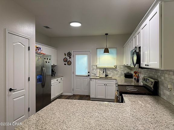 5th image of 2756 Medlar Ln