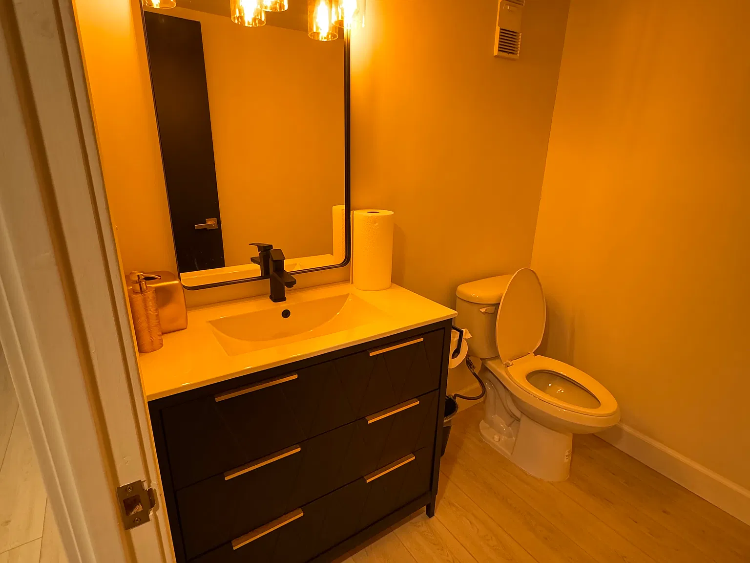 3 bed, 2.5 bath, 2030 sqft, $4,700 — Photo 3