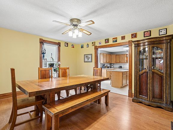 3rd image of 718 Decorah Ave