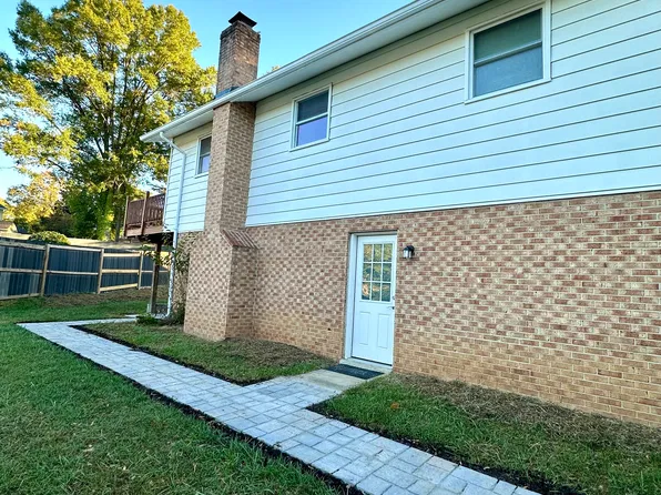 2710 Curry Dr, Hyattsville, MD 20783