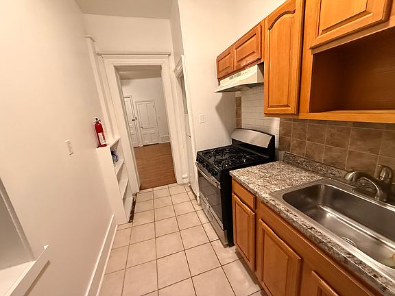 5th image of 118 Bainbridge St #2R