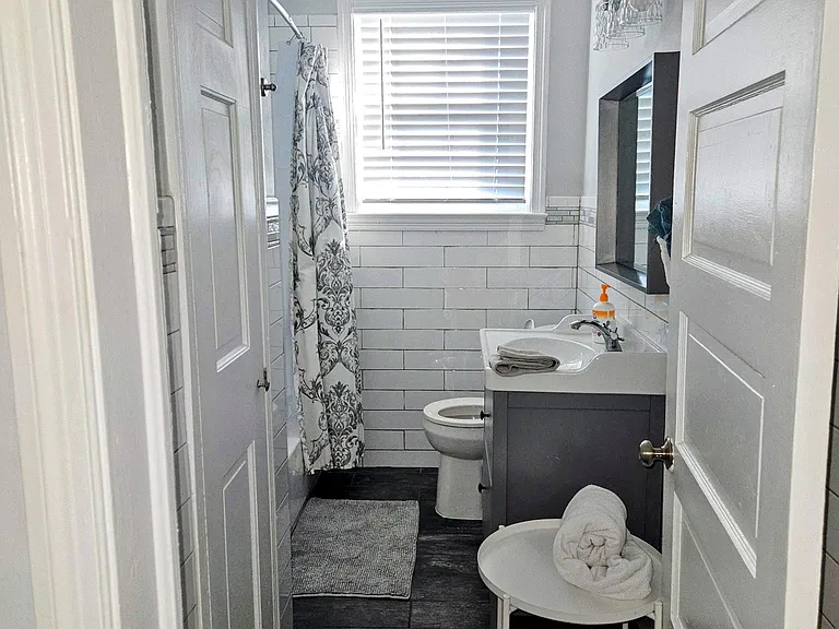 924 E Lake Ave — Photo 5