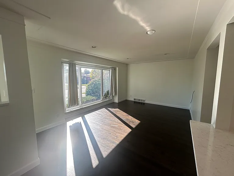 52 Elmsford Ave — Photo 9