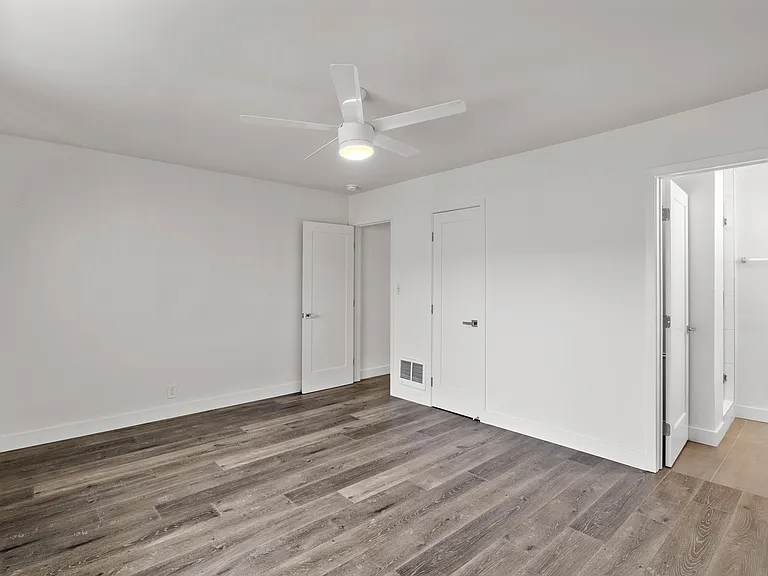 17405 Van Ness — Photo 20