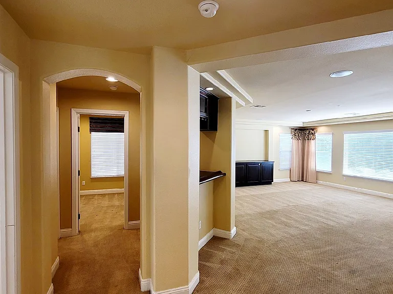 8586 Silver Coast St — Photo 10