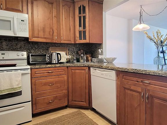 4th image of 2780 NE 183rd St APT 1205