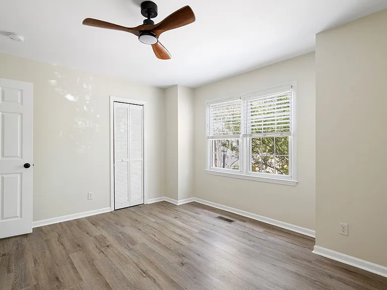 664 Swinton Ct — Photo 23