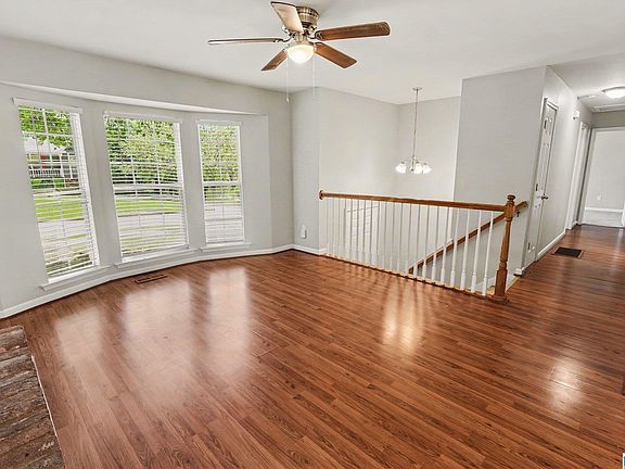 3rd image of 4725 Turner Dr