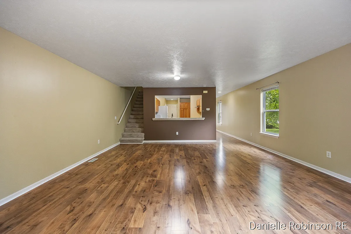 3 bed, 3.5 bath, 2200 sqft, $2,475 — Photo 3