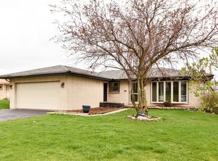 8812 W 89th St, Hickory Hills, IL 60457