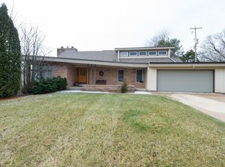 401 Madero Dr, Thiensville, WI 53092