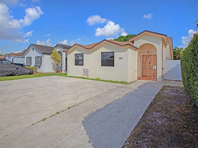 391 NW 58th Ave — Photo 46