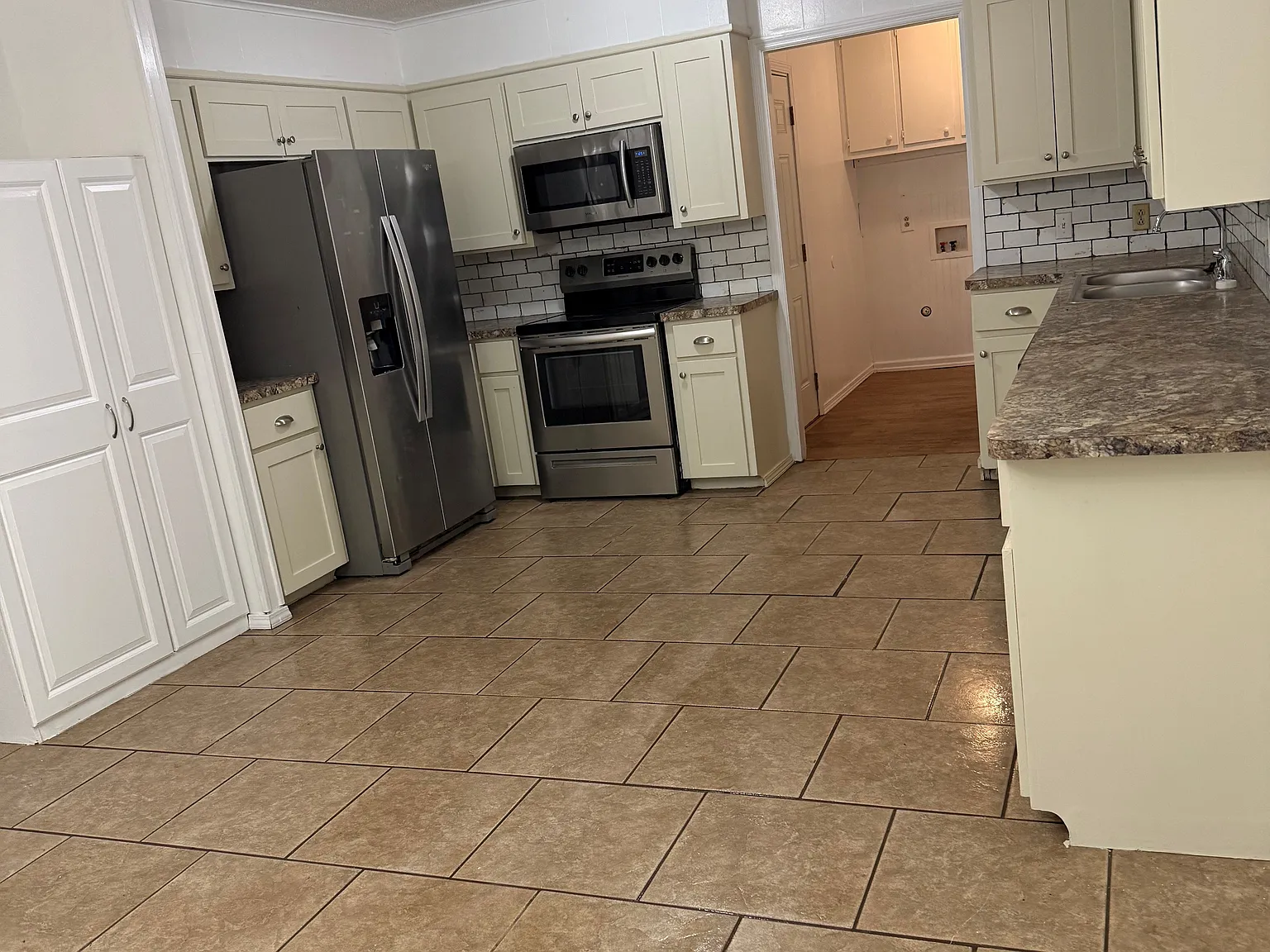 3 bed, 1500 sqft, $1,250 — Photo 2