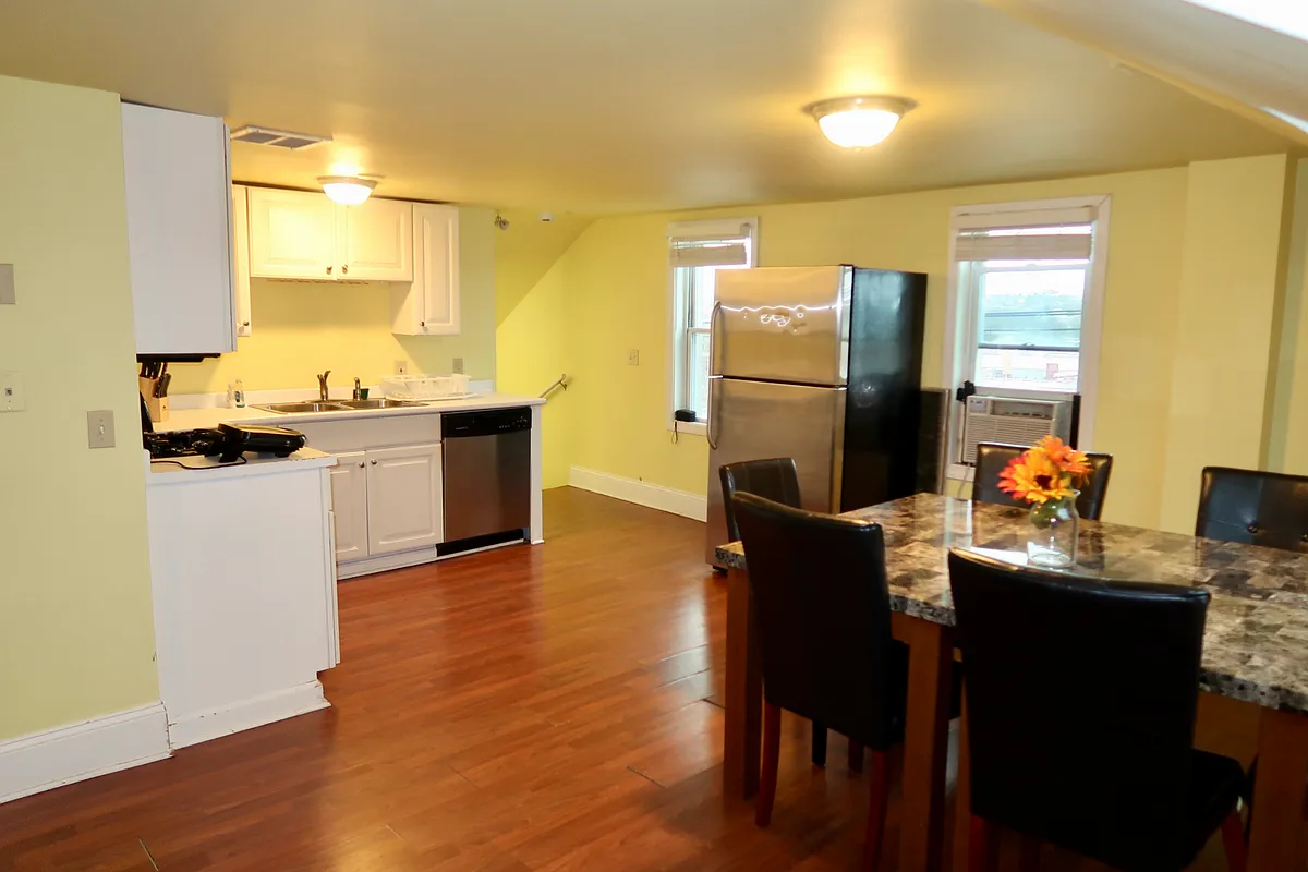 Building Photo - 100 Spruce St #4