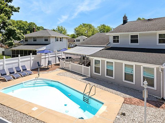 2nd image of 305 Cecelia Dr