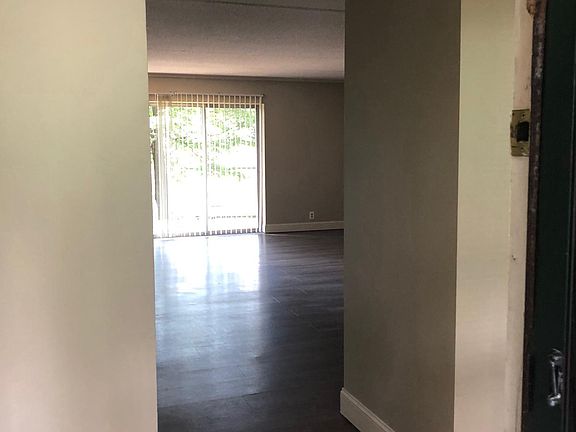 5th image of 172 Berlin Dr