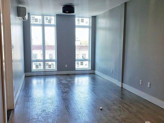 3rd image of 615 E 17th St APT 3L