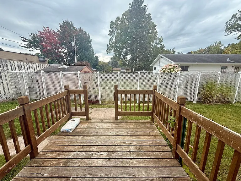 515 W Strowbridge St — Photo 23