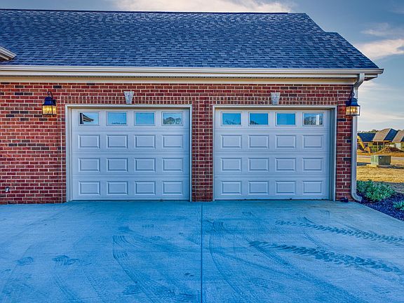 4th image of 468 Dartmoor Dr