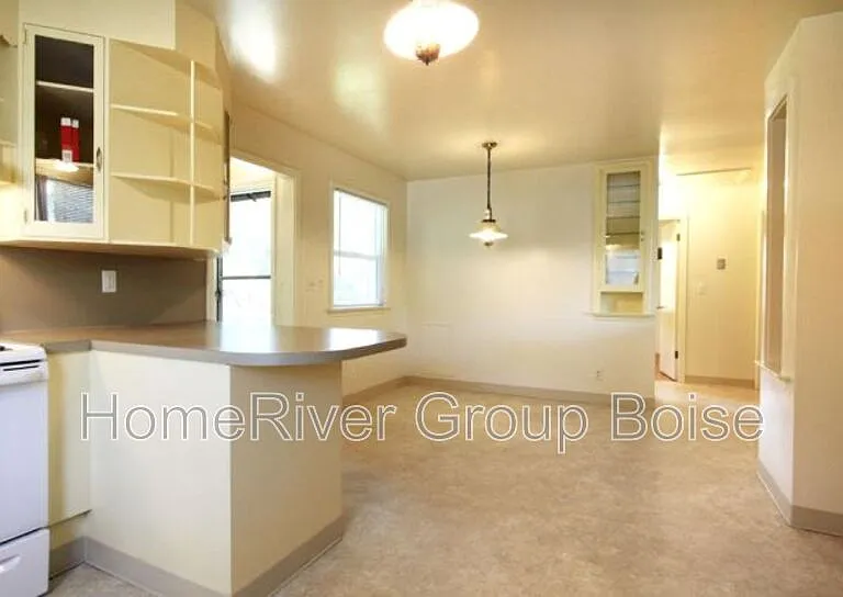 2201 W Dorian St — Photo 3