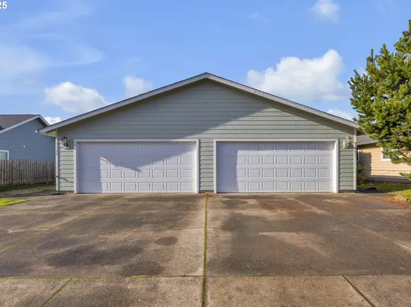 3397 Oak St, Florence, OR 97439