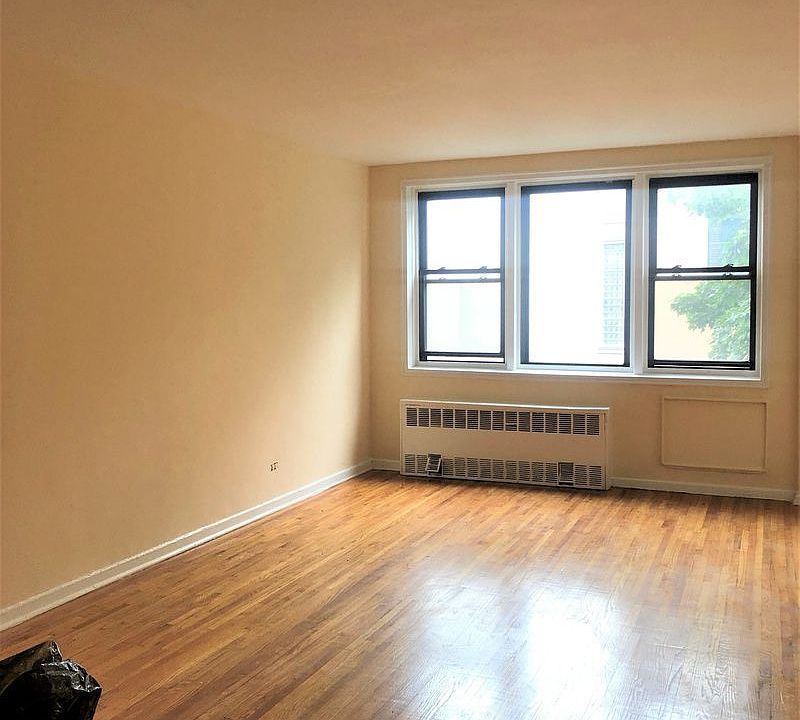 2nd image of 620 Reiss Pl APT 4F
