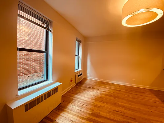 Rented by Metropolis Real Estate of Manhattan | media 8